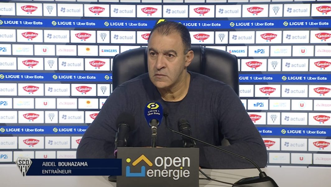 Abdel Bouhazama commente le match Angers SCO - Clermont Foot 63 (1-2) en janvier 2023 // Source : Capture d'écran YouTube