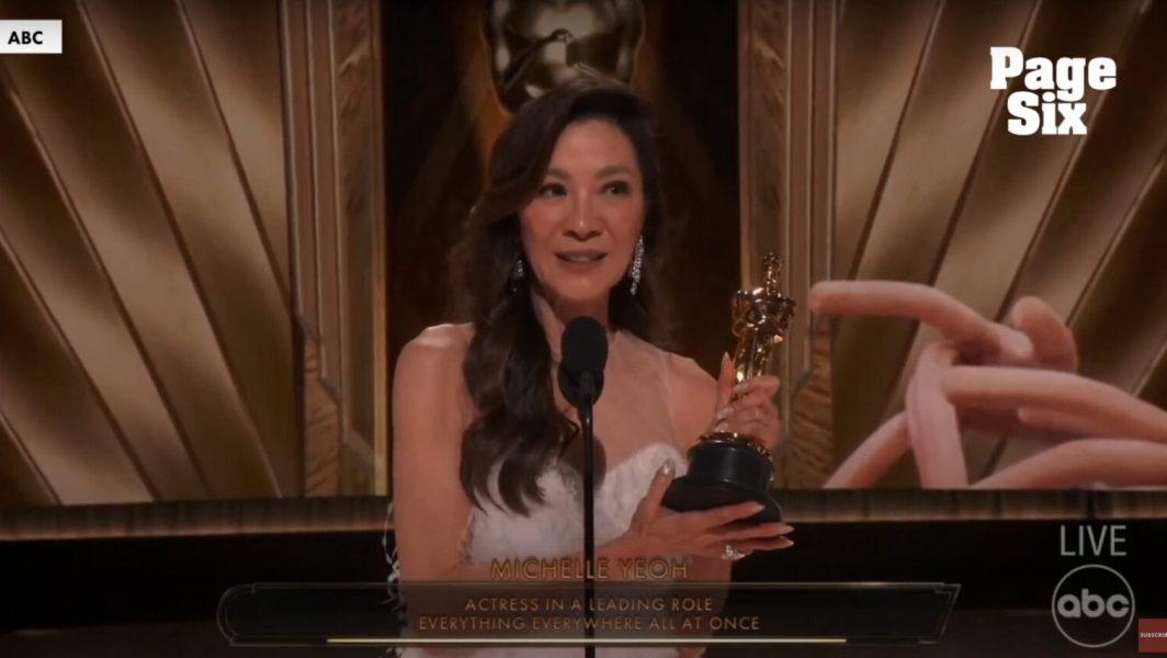 Michelle Yeoh aux Oscars 2023 // Source : Capture écran Youtube