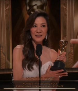 Michelle Yeoh aux Oscars 2023 // Source : Capture écran Youtube