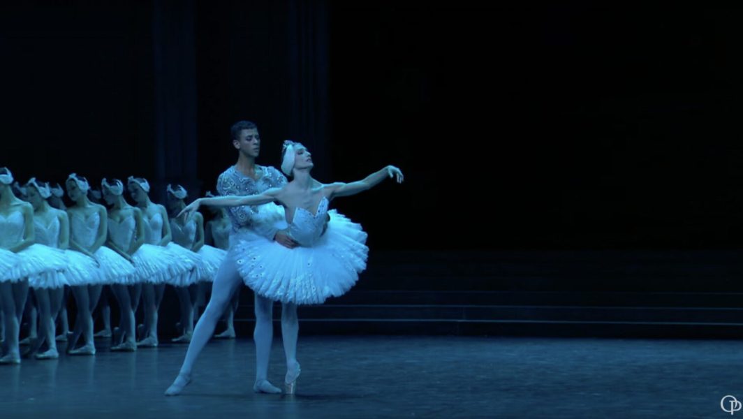 Guillaume Diop devient le premier danseur étoile noir du ballet de l'Opéra de Paris // Source : Capture écran Youtube