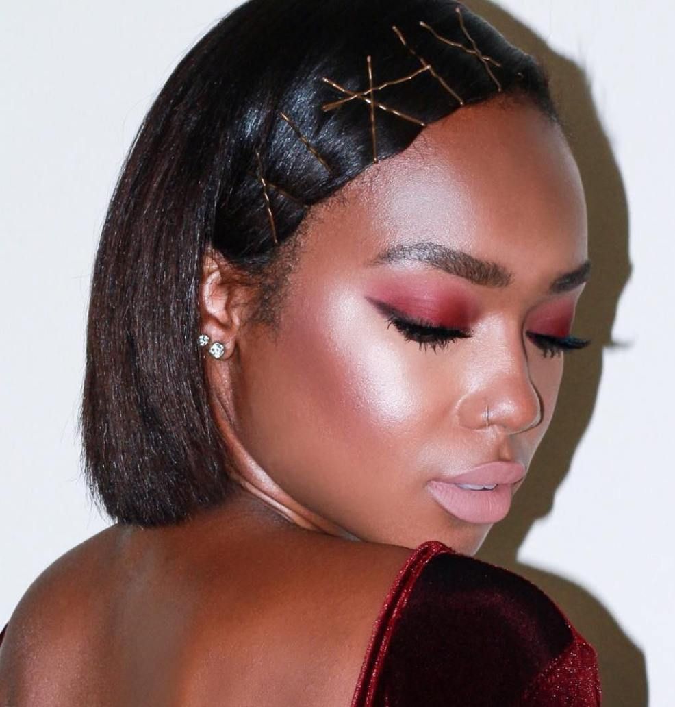 carre-court-epingles-chignon carre-court-epingles-chignon