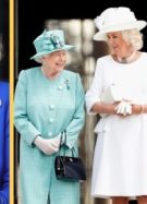 Depuis la mort d'Elizabeth II, la reine consort Camilla ne quitte plus sa marque de sacs à main préférée, Launer // Source : Instagram de Launer