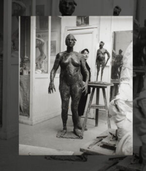 Germaine Richier dans son atelier derrière L’Ouragane, Paris, vers 1954 // Source : © Adagp, Paris 2023 © Michel Sima/Bridgeman Images
