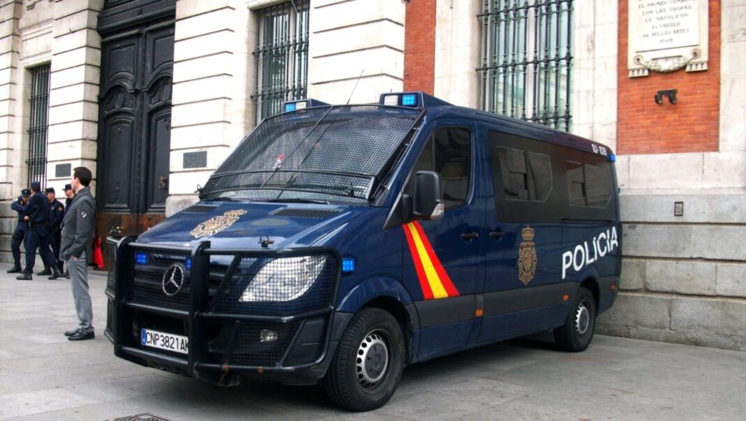 Un camion de police espagnole // Source :  Wikimedia Commons 