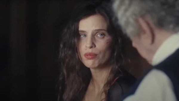 Maïwenn Le Besco dans le film Jeanne de Barry qu'elle réalise aussi // Source : Capture d'écran YouTube