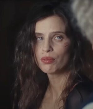 Maïwenn Le Besco dans le film Jeanne de Barry qu'elle réalise aussi // Source : Capture d'écran YouTube