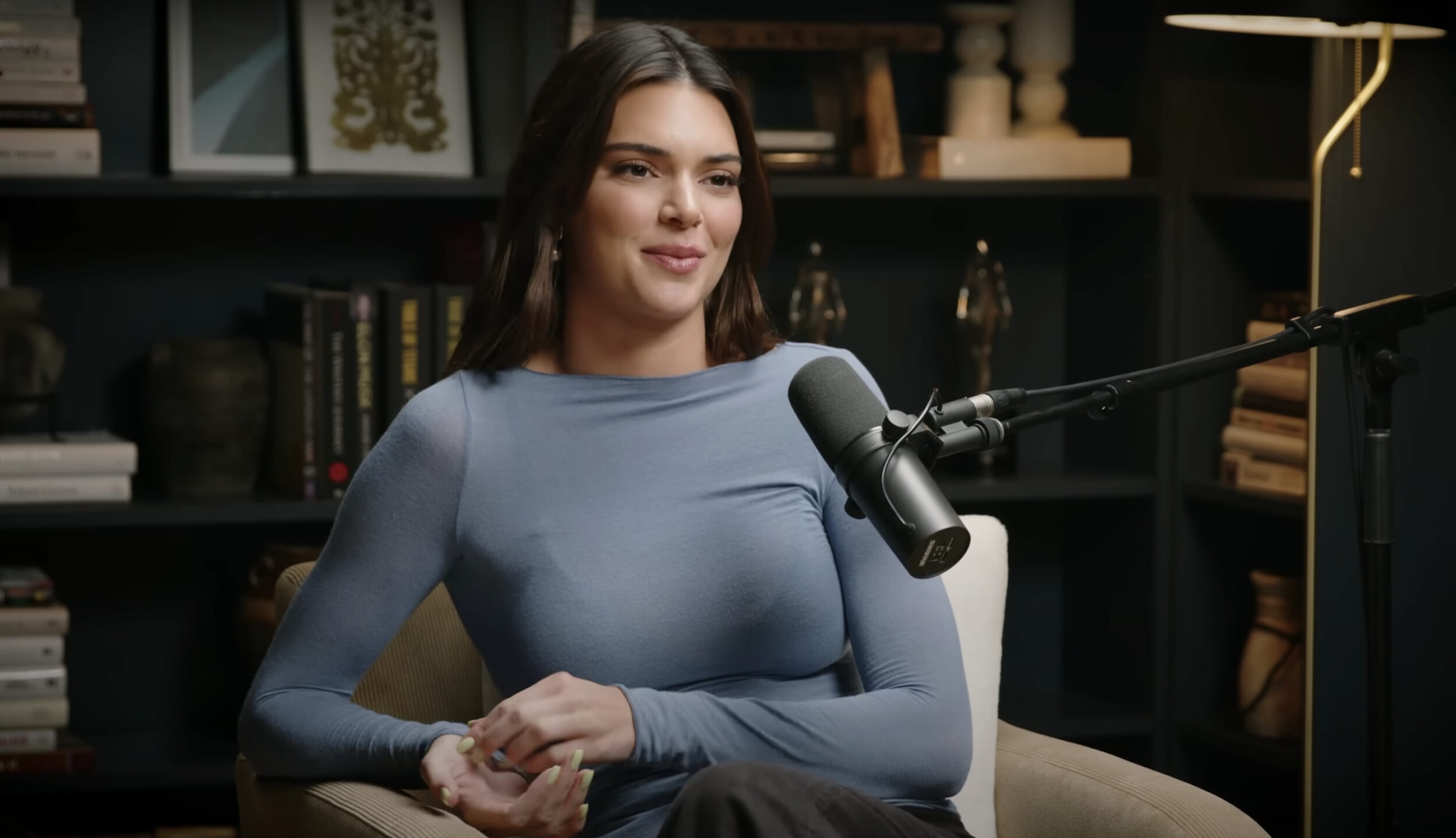 Kendall Jenner a porté une fois ce haut Intimissimi à 30 €, et il se vend comme des petits pains depuis // Source : Capture d'écran YouTube