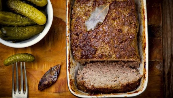 De la terrine et des cornichons // Source : Zoryanchik de Getty Images