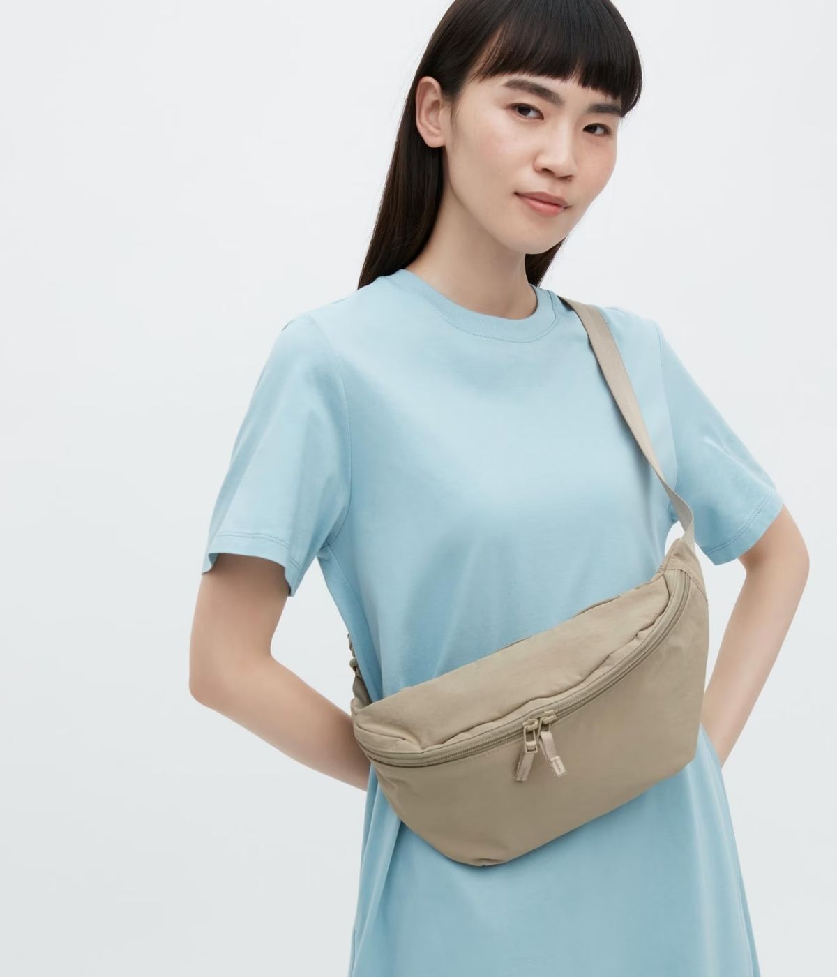 Sac banane en nylon // Source : Uniqlo