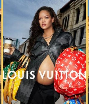 Pharrell Williams posant fièrement devant cette première campagne Louis Vuitton homme sous sa direction artistique // Source : Capture d'écran Instagram