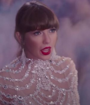 Taylor Swift dans le clip de Karma // Source : Capture d'écran YouTube