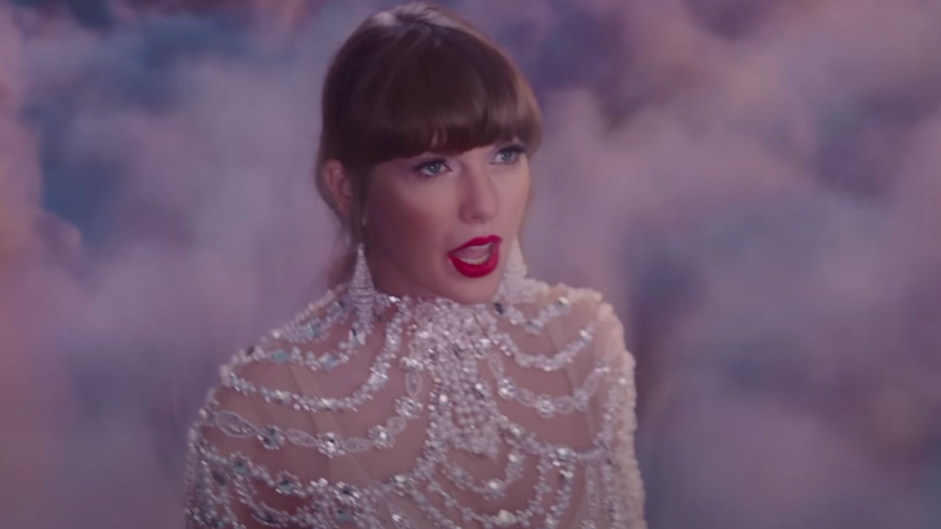 Taylor Swift dans le clip de Karma // Source : Capture d'écran YouTube