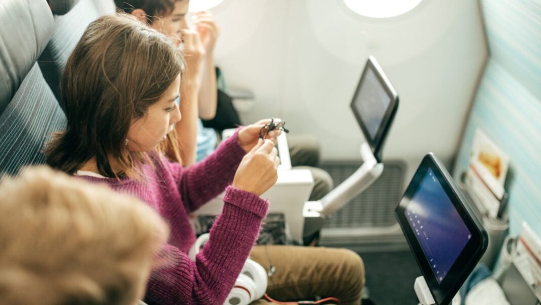 1 livre = 1 fim (#7) : Un avion sans elle en série télé – De la lecture  pour les enfants et de la lecture pour les parents