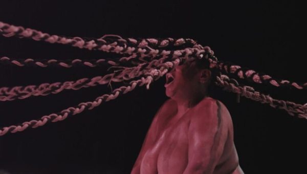 Rébecca Chaillon dans sa pièce de théâtre Carte Noire nommée désir // Source : DR