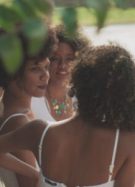 Trois femmes noires assises sur un banc // Source : nappy de Pexels