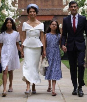 Au Royaume-Uni, Akshata Murty, épouse du Premier ministre Rishi Sunak, nommée femme la plus stylée du pays // Source : Captures d'écran Instagram