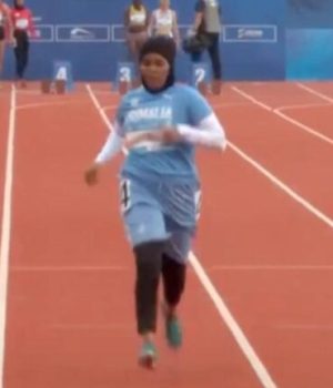 Aux Jeux universitaires, une athlète Somalienne réalise le pire temps de l’histoire // Source : Capture d'écran Twitter Aux Jeux universitaires, une athlète Somalienne réalise le pire temps de l’histoire // Source : Capture d'écran Twitter