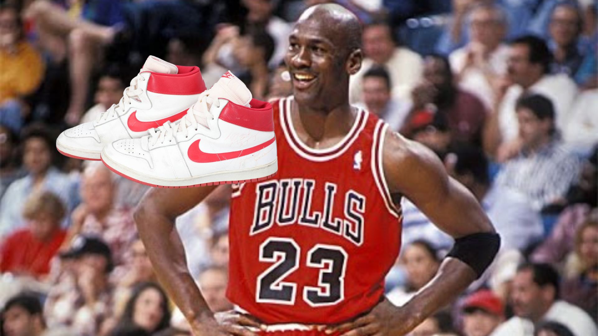 Michael Jordan sur un terrain de baskets et de vieilles sneakers du début de sa carrière dédicacées mises aux enchères // Source : Capture d'écran du site de vente aux enchères Goldin / Capture d'écran YouTube de la NBA