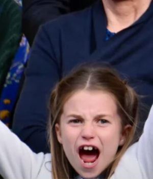 La princesse Charlotte dans les gradins de Wimbledon en juillet 2023 // Source : Capture d'écran YouTube