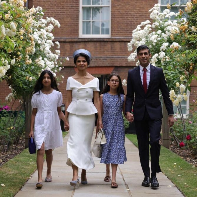 Le Premier ministre britannique, son épouse et leurs deux filles pour l’anniversaire officiel du roi Charles à Trooping the Colour