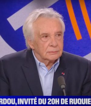 Michel Sardou sur le plateau de Laurent Ruquier // Source : Capture écran YouTube