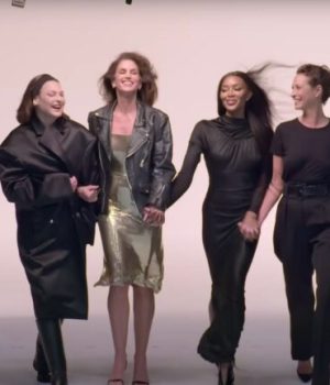 Naomi Campbell, Linda Evangelista, Cindy Crawford et Christy Turlington racontent dans un nouveau documentaire comment elles sont devenues les vedettes des podiums des années 1980. // Source : Capture d'écran YouTube Naomi Campbell, Linda Evangelista, Cindy Crawford et Christy Turlington racontent dans un nouveau documentaire comment elles sont devenues les vedettes des podiums des années 1980. // Source : Capture d'écran YouTube