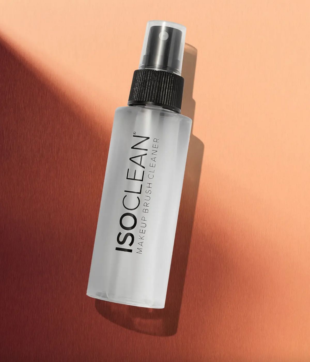 Nettoyant pour pinceaux de maquillage ISOCLEAN // Source : LOOKFANTASTIC