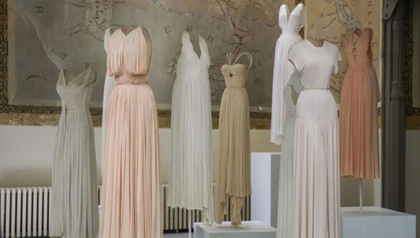 Vue de l'exposition « Alaïa / Grès. Au-delà de la mode » // Source : Stéphane Aït Ouarab