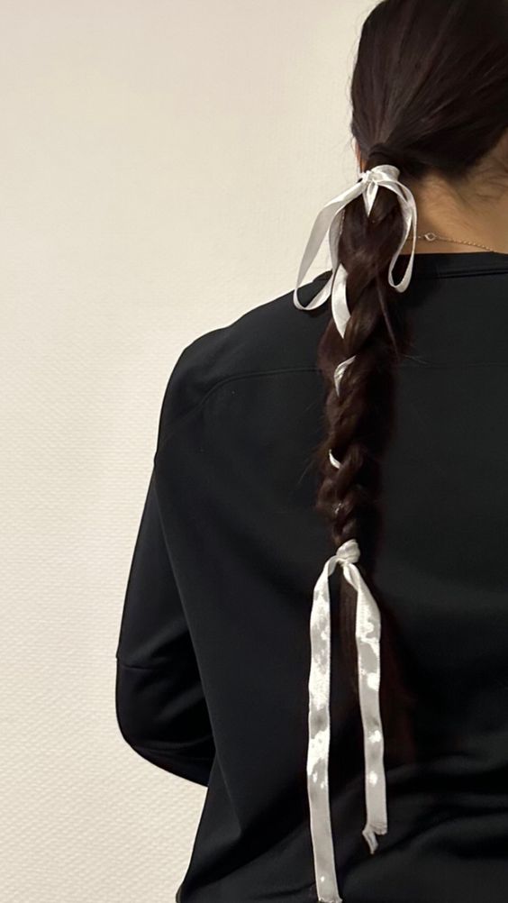 Défilé Chanel : le nœud dans les cheveux fait son grand retour