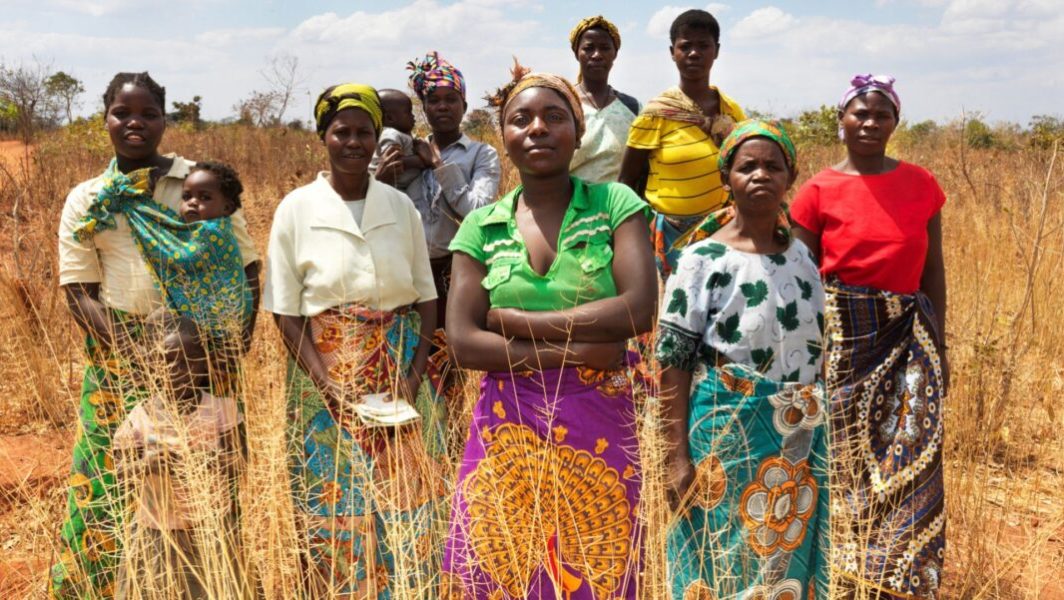 Habitants d'un village au Malawi dans lequel oeuvre l'ONG CARE France // Source : CARE France