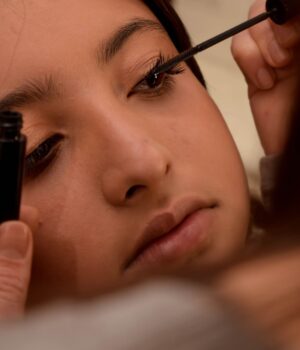 Le correcteur blanc, ce produit de beauté pas si inutile qu'on pourrait le  croire - Madmoizelle