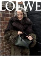 Maggie Smith devient égérie Lowe à 88 ans, et ses rides dans le luxe font du bien // Source : Photos de Juergen Teller pour Loewe