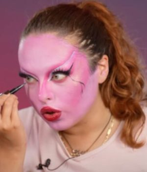 Morphine Blaze se confie sur son drag auprès de Madmoizelle lors d'une interview ChitChat Makeup // Source : Capture d'écran YouTube