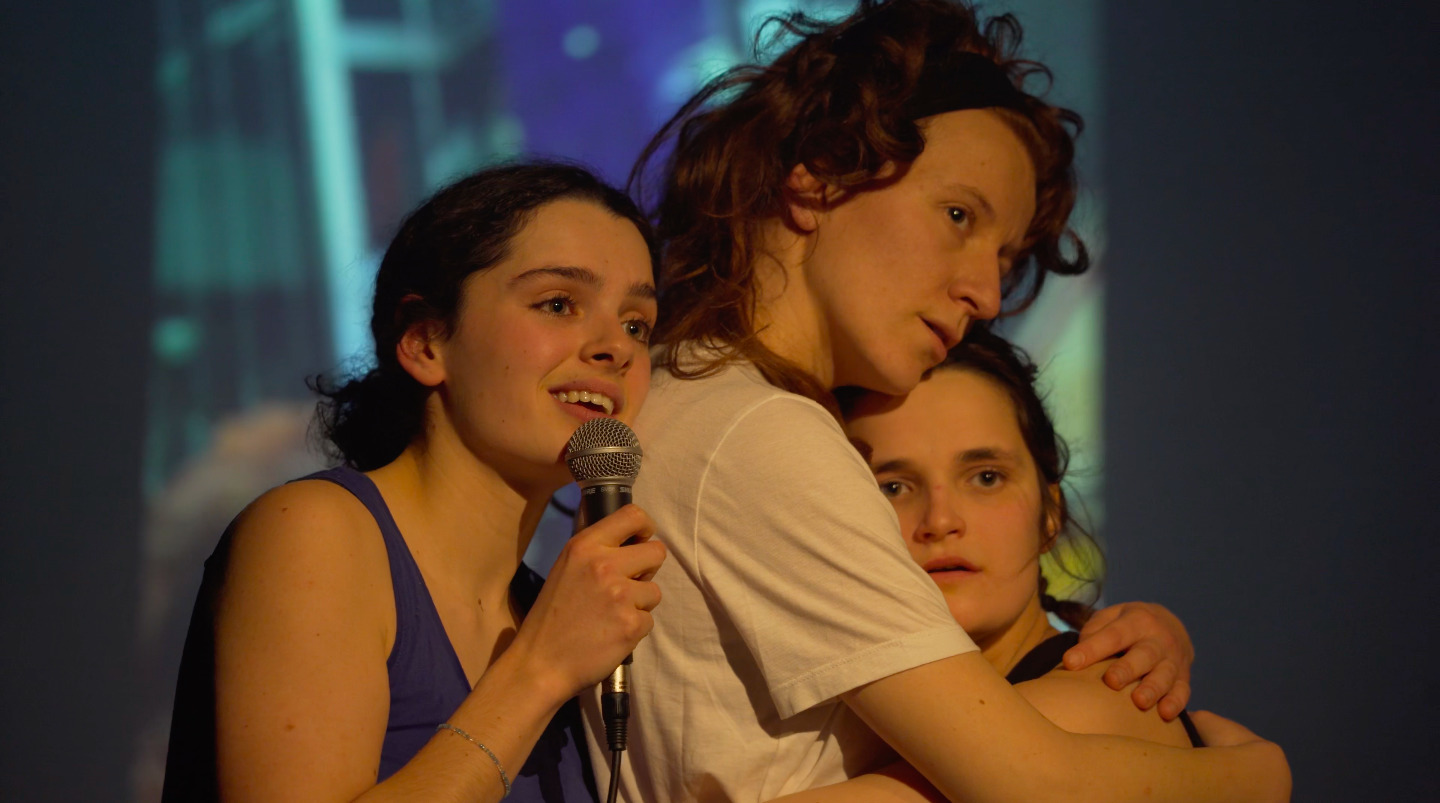 Jeanne Ros, Amélie Husson et Madeleine Delaunay dans la pièce Rocky 6