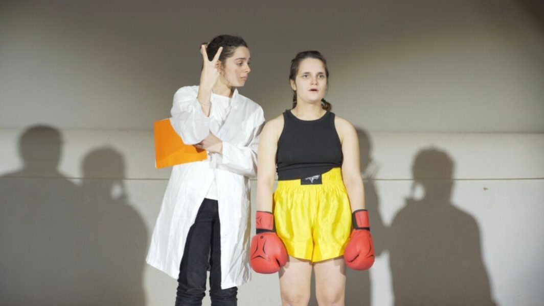 Jeanne Ros et Madeleine Delaunay dans la pièce de théâtre Rocky 6 // Source : Thibaud Deschamps