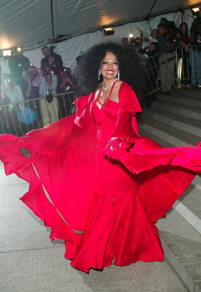 Diana Ross en Saint Laurent par Tom Ford qui était d’ailleurs à son bras, au Met Gala 2003