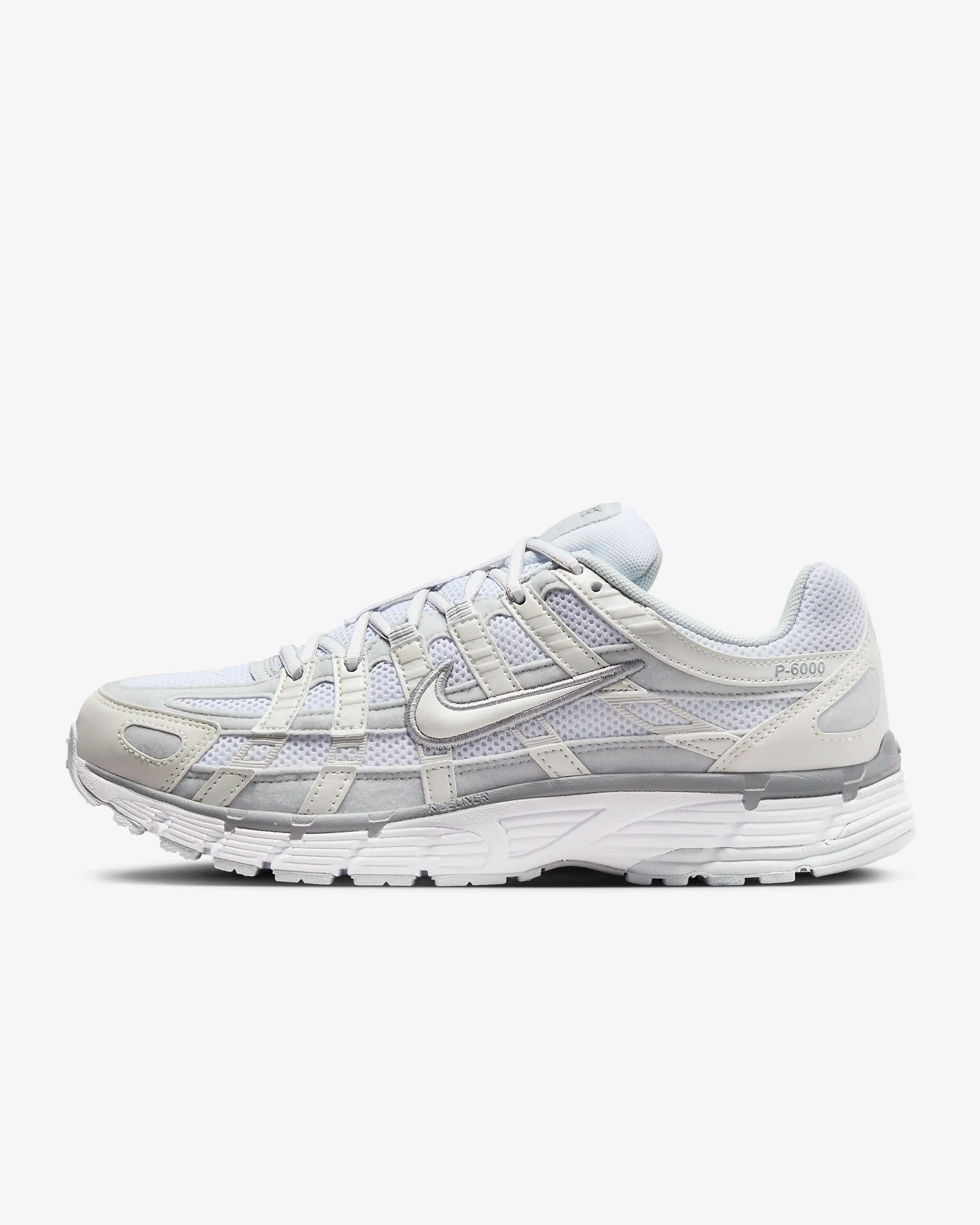 Les P-6000 blanches, des chaussures de running // Source: Nike
