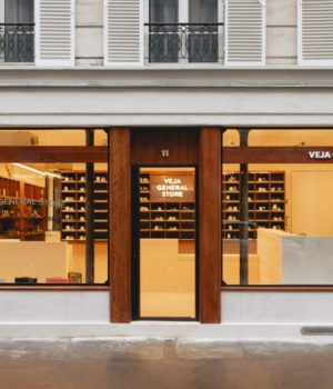 VEJA ouvre un lieu dédié à la réparation de chaussures et de vêtements // Source : VEJA