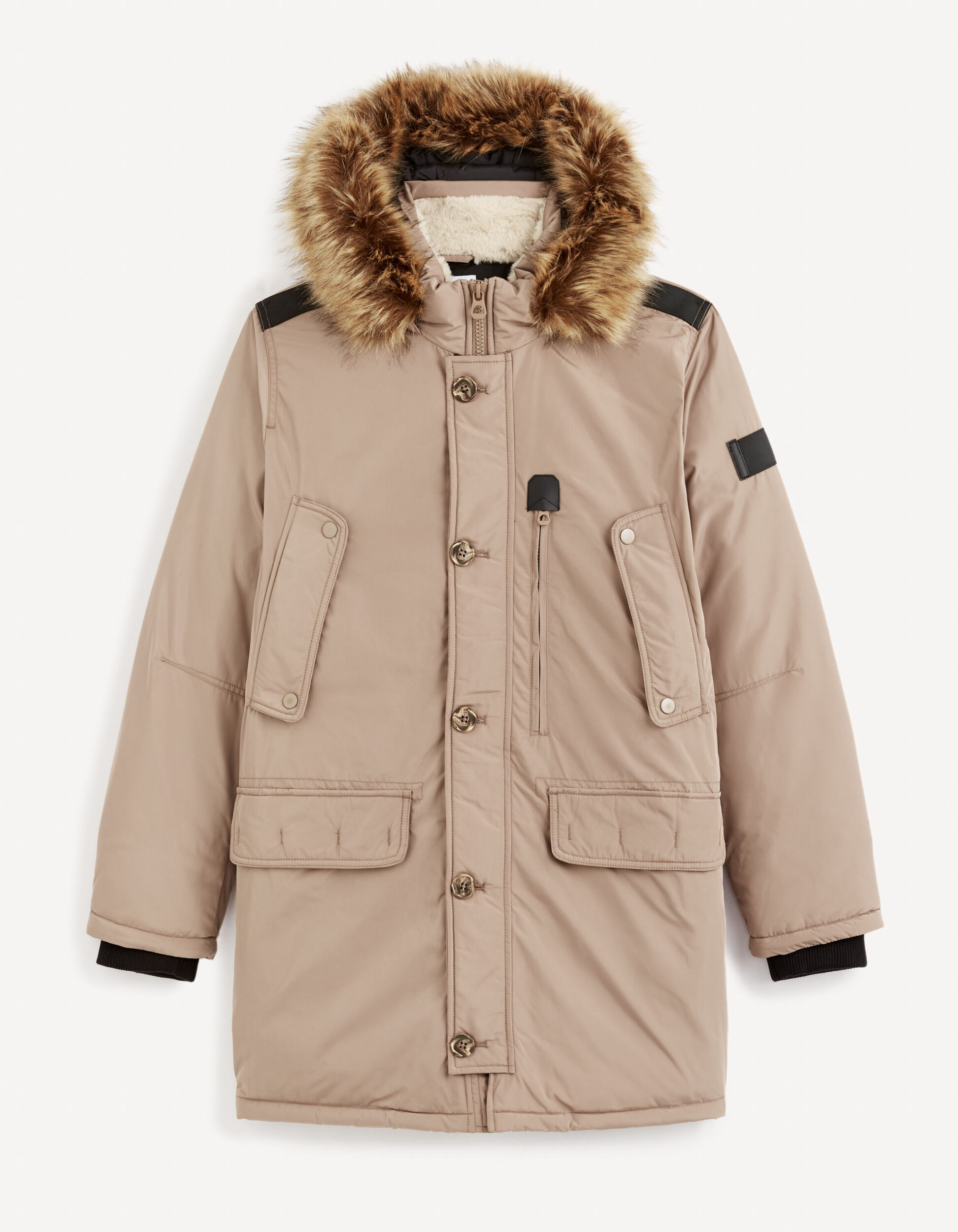 Une parka en fourrure ultra en vogue//Crédit: Celio