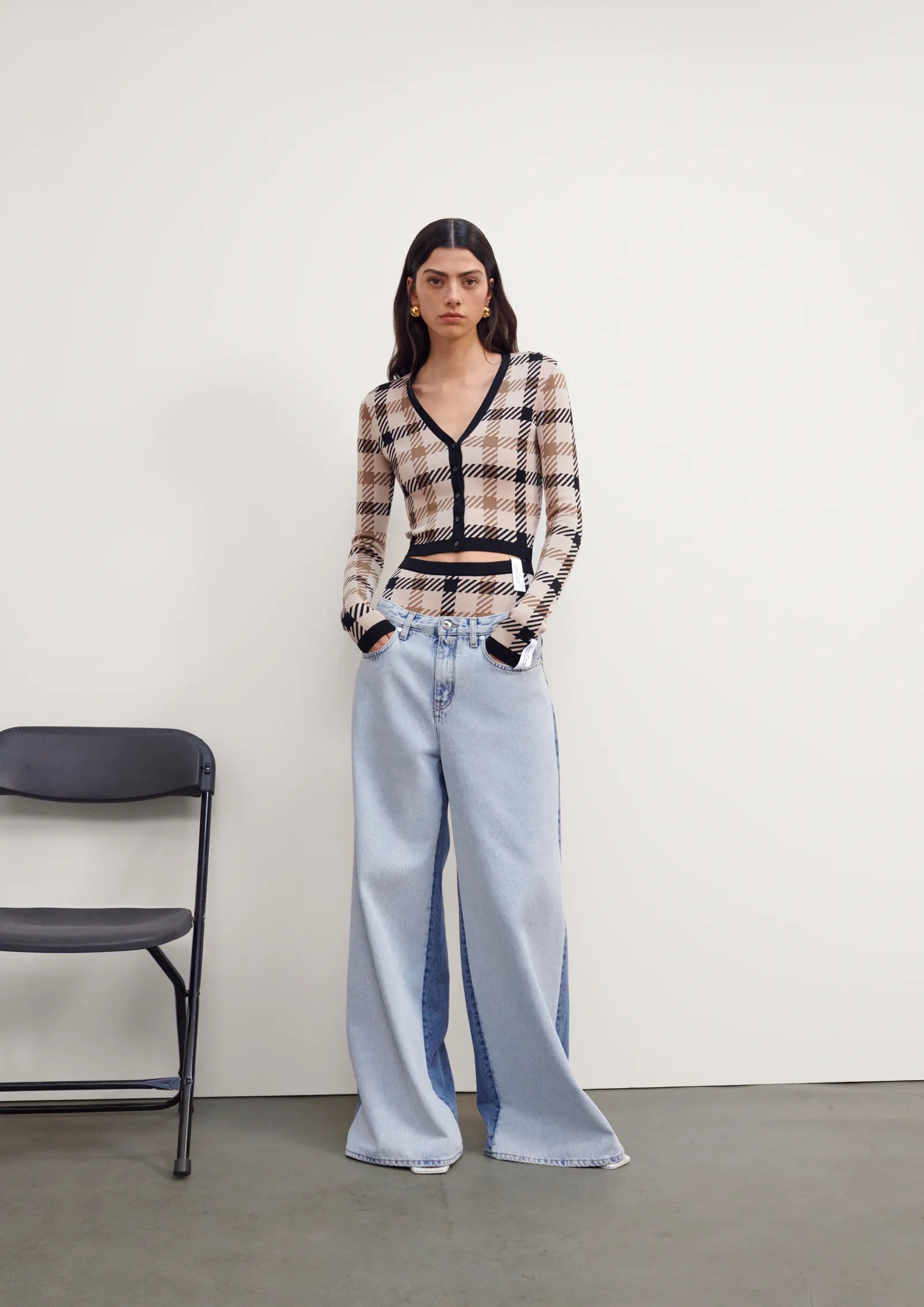 Un jean de la collab’ entre rokh et H&M