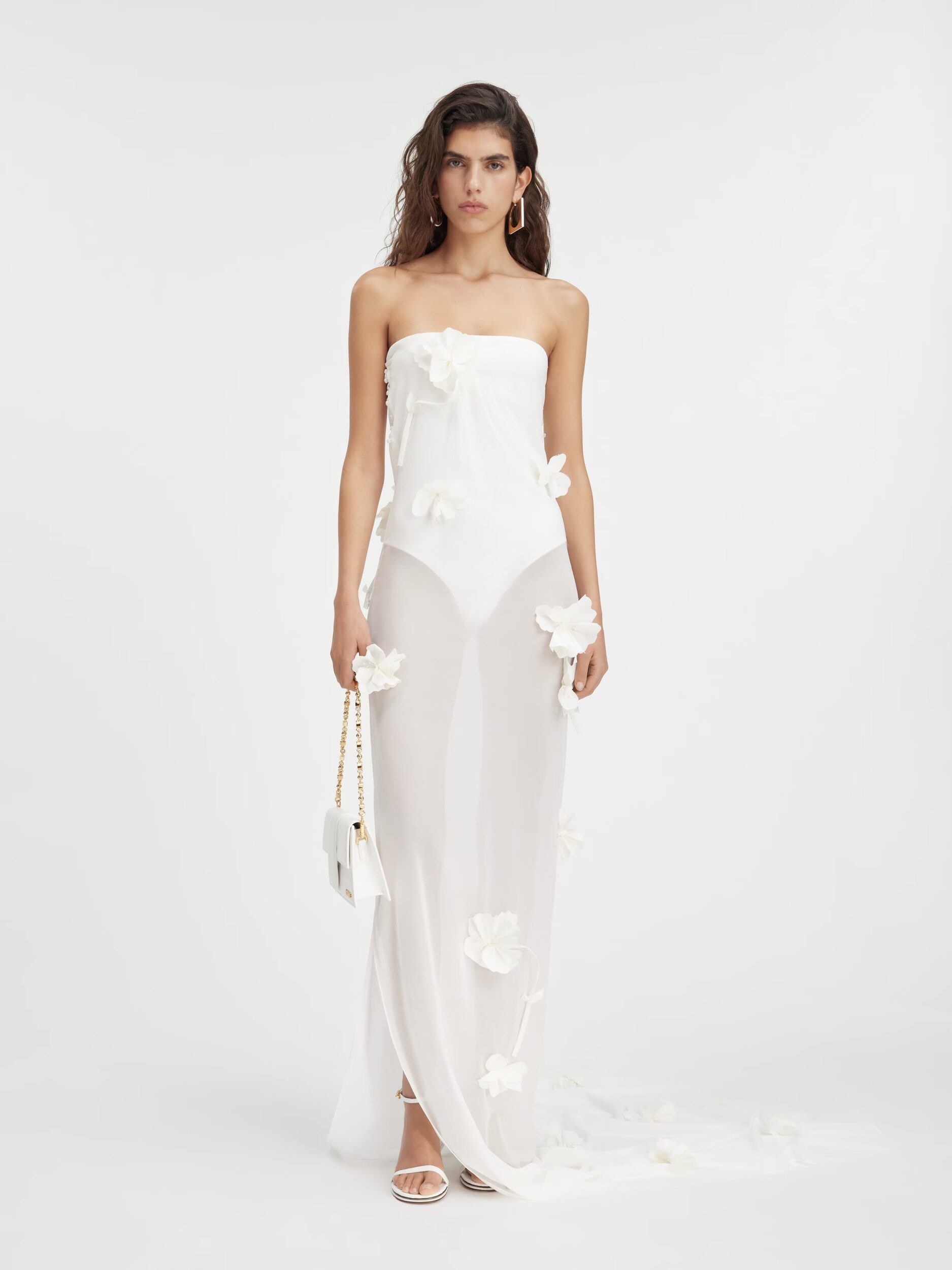 Jacquemus launches its bridal collection (for pure Southern product wedding dresses) Jacquemus launches its bridal collection (for pure Southern product wedding dresses)