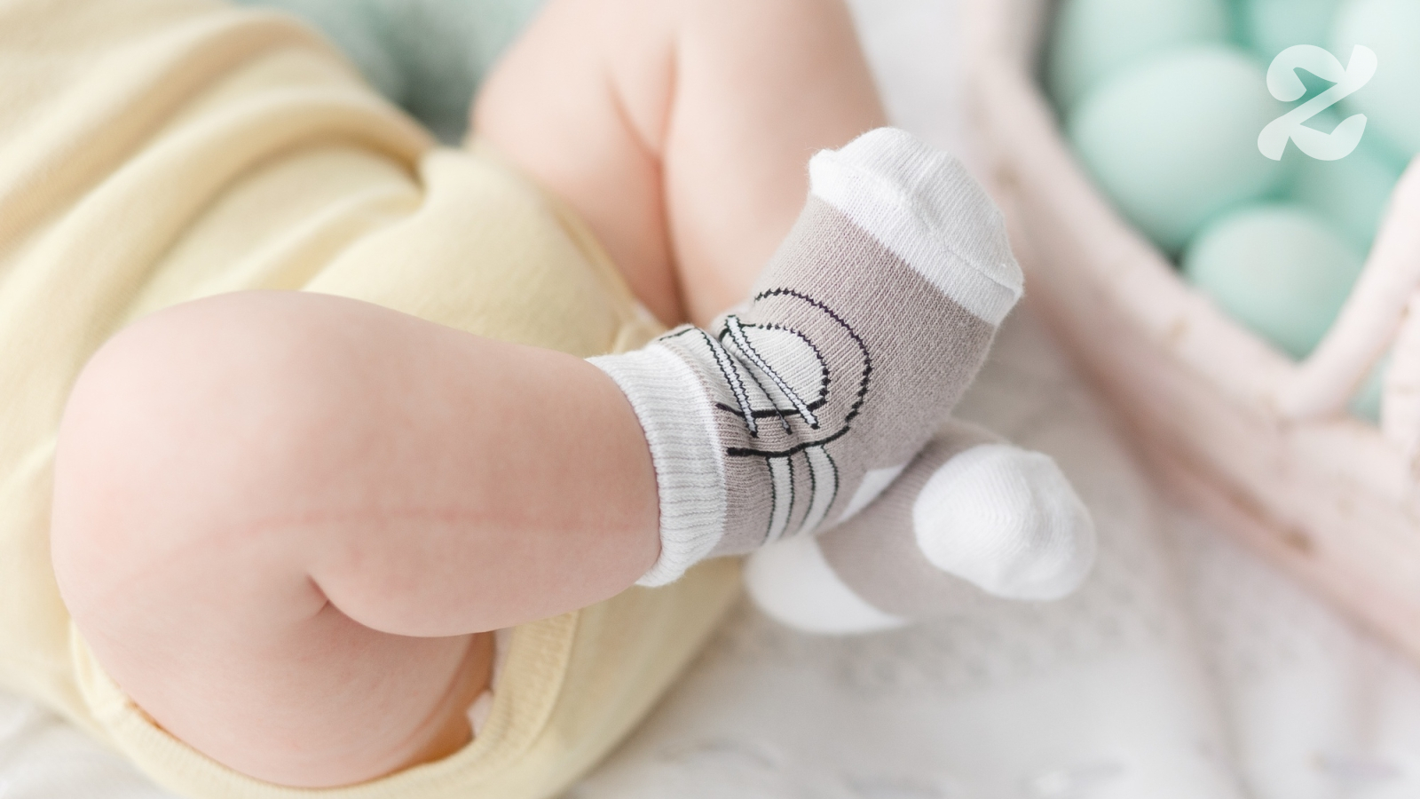 Baby Without SOCKS: No, it’s not about to “get cold” Baby Without SOCKS: No, it’s not about to “get cold”