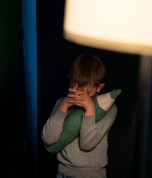 Peur du noir ce cauchemar nocturne qui épuise toute la famille