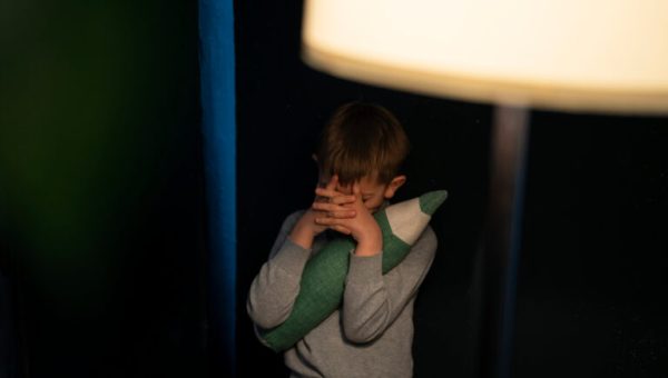 Peur du noir ce cauchemar nocturne qui épuise toute la famille