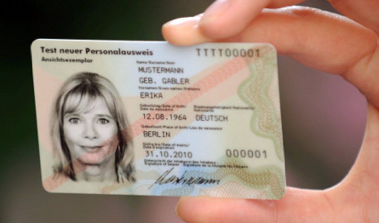 La Nouvelle Carte D Identite Allemande Piratee Par Le Chaos