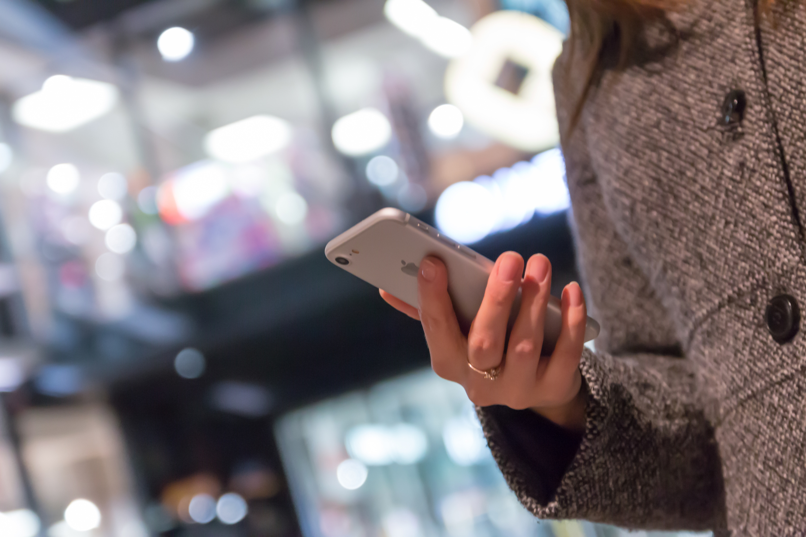 femme smartphone
