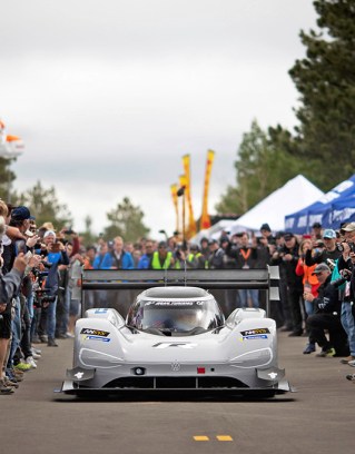 I.D. R Pikes Peak : avec son bolide &eacute;lectrique, l'Allemand r&ecirc;ve de nouveaux records
