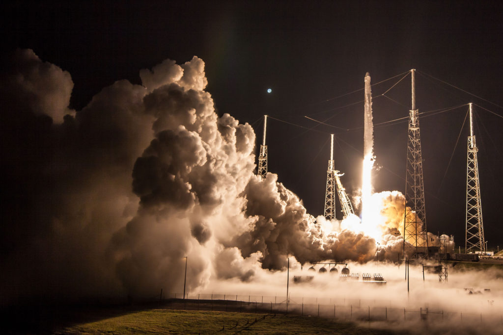 Falcon 9 SpaceX fusée lancement