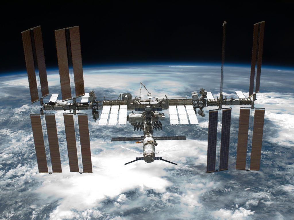 la-station-spatiale-internationale-iss-en-orbite-autour-de-la-terre