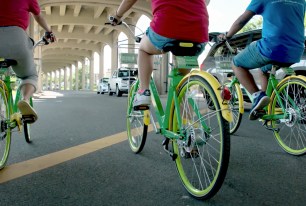 Cette app permet aux Parisiens de dénoncer les véhicules qui stationnent sur les pistes cyclables